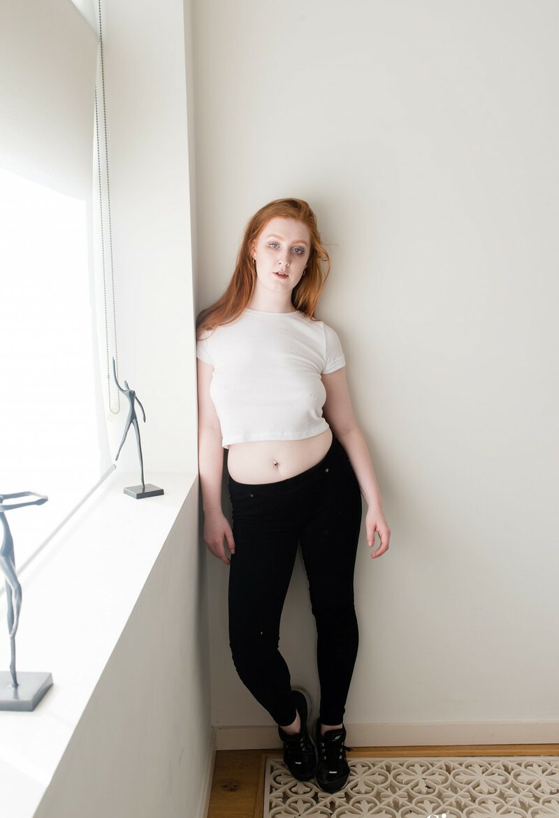 Эля, 21